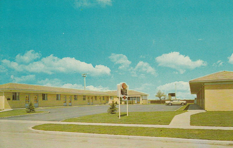 Star Motel (Strohs Motel) - Vintage Postcard